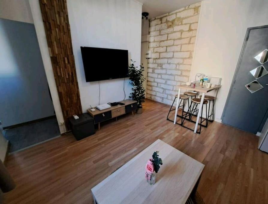Logement Cosy Pour 4, Wifi, Centre Ville Монпелье Экстерьер фото