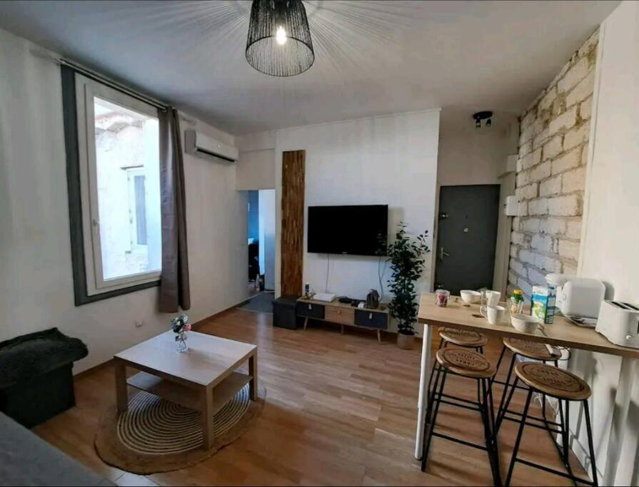 Logement Cosy Pour 4, Wifi, Centre Ville Монпелье Экстерьер фото